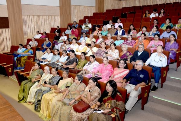 विशेषांक प्रकाशन राजकारणातील महिलांचा सहभाग