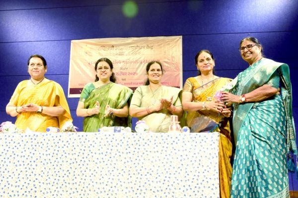 विशेषांक प्रकाशन राजकारणातील महिलांचा सहभाग