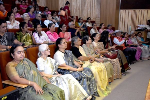 विशेषांक प्रकाशन राजकारणातील महिलांचा सहभाग