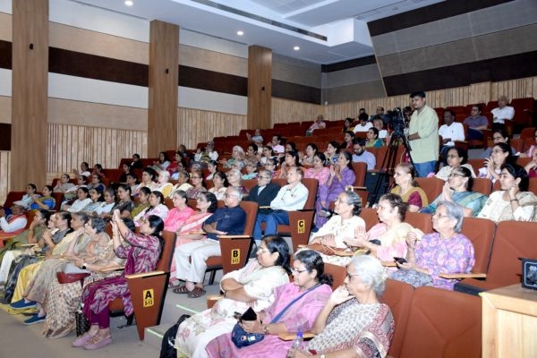 विशेषांक प्रकाशन राजकारणातील महिलांचा सहभाग